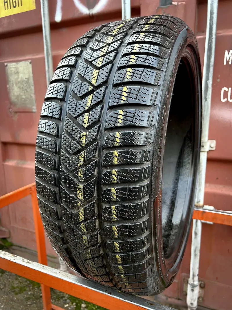 Б/у шина 225/40 R19 Pirelli Winter Sottozero 3, фото 1