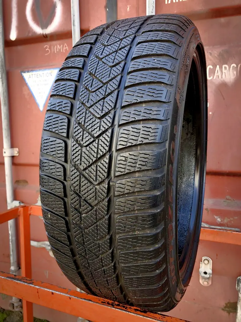 Б/у шина 225/40 R19 Pirelli Winter Sottozero 3 RunFlat, фото 1