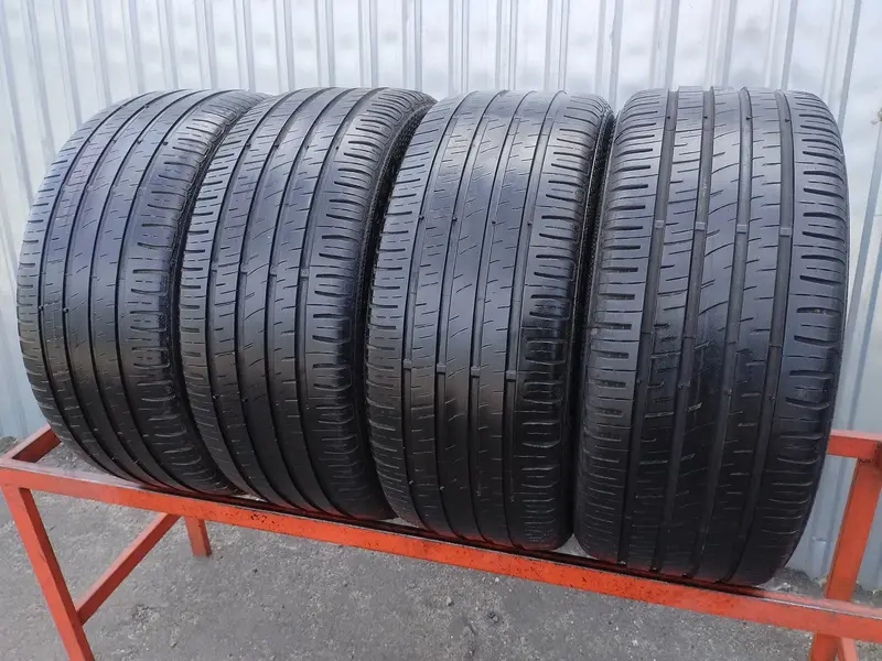 Комплект б/у шин 225/45 R17 Barum Bravuris 3HM