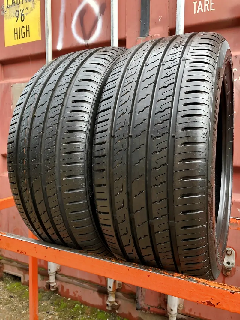 Пара б/у шин 225/45 R17 Barum Bravuris 5HM