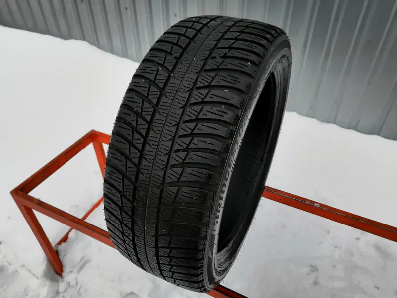 Б/у шина 225/45 R17 Bridgestone Blizzak LM-001