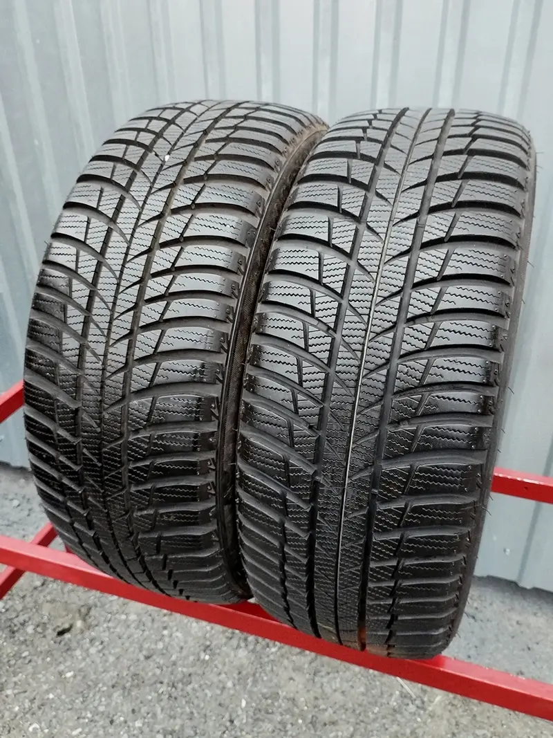 Пара б/у шин 225/45 R17 Bridgestone Blizzak LM-001