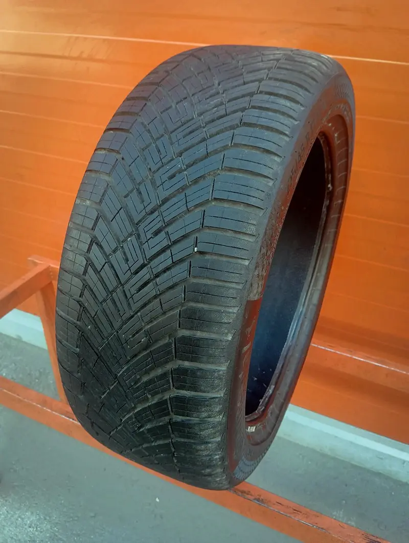 Б/у шина 225/45 R17 Continental AllSeasonContact 2