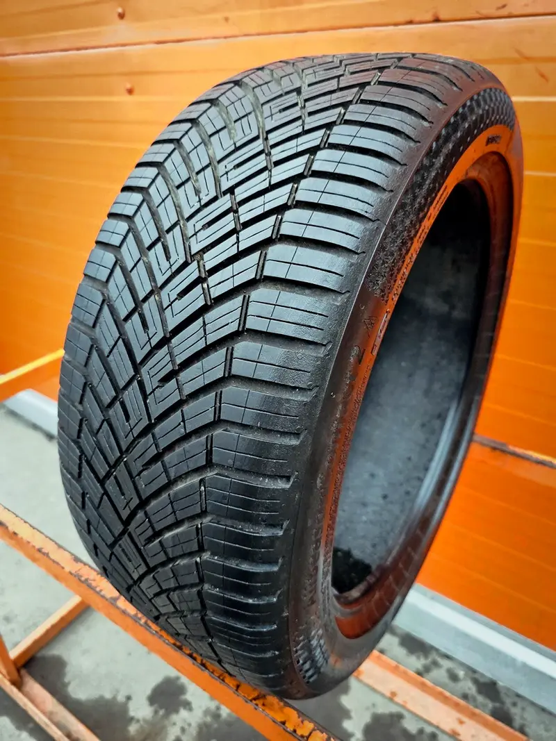 Б/у шина 225/45 R17 Continental AllSeasonContact 2 EV
