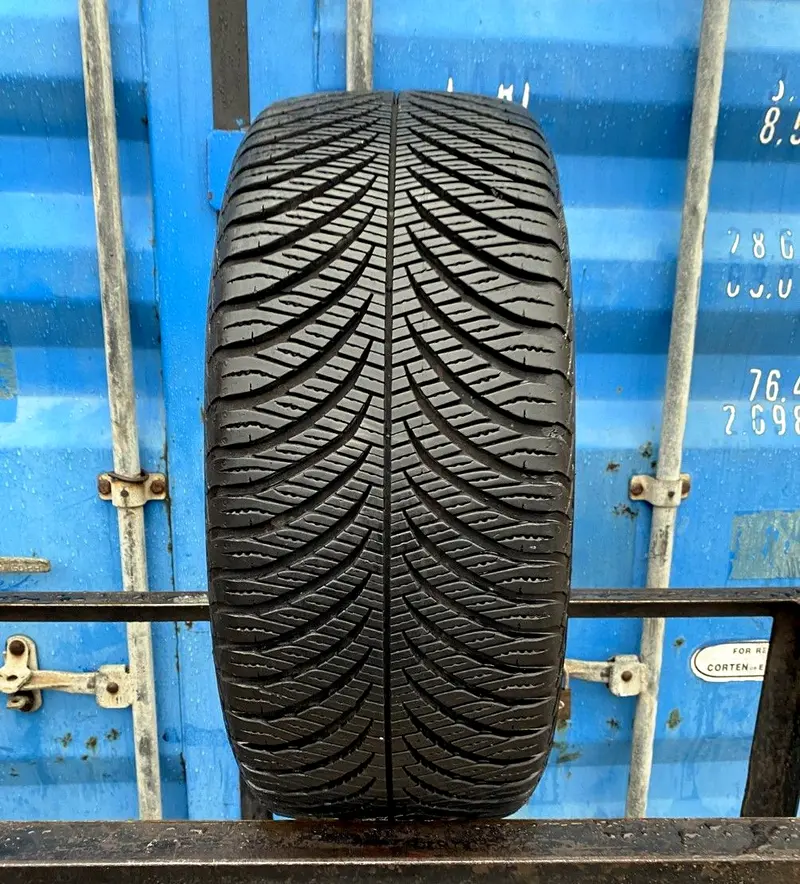 Б/у шина 225/45 R17 Goodyear Vector 4Seasons