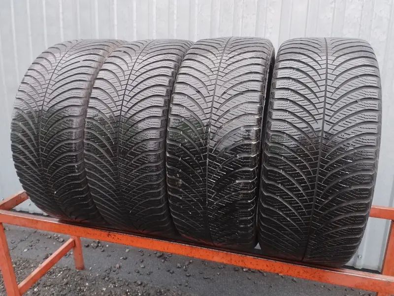 Комплект б/у шин 225/45 R17 Goodyear Vector 4Seasons Gen-2
