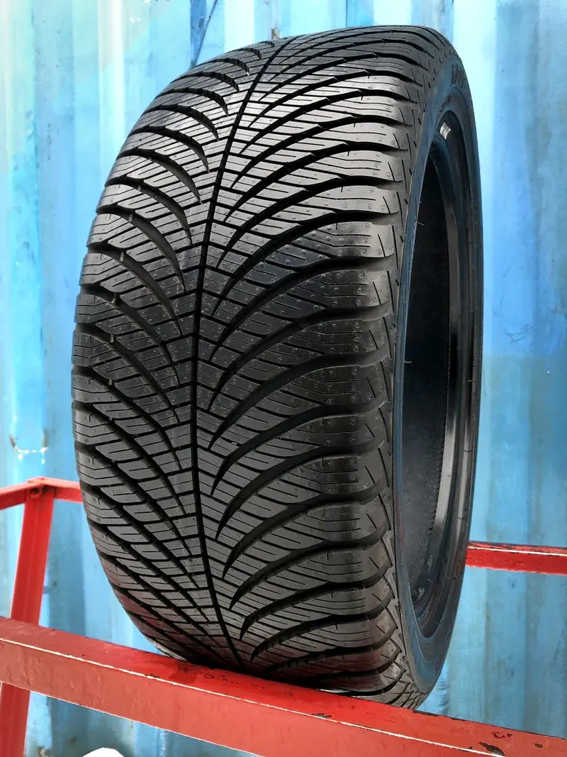 Б/у шина 225/45 R17 Goodyear Vector 4Seasons Gen-2, фото 1
