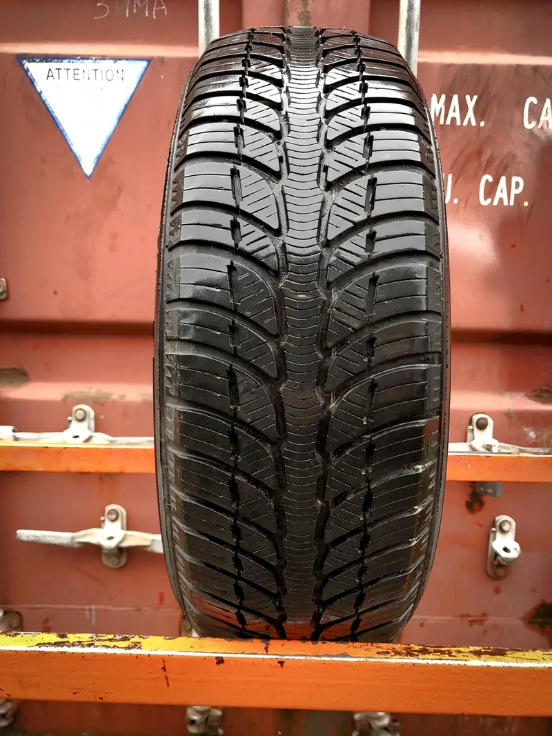 Б/у шина 225/45 R17 Kleber Quadraxer