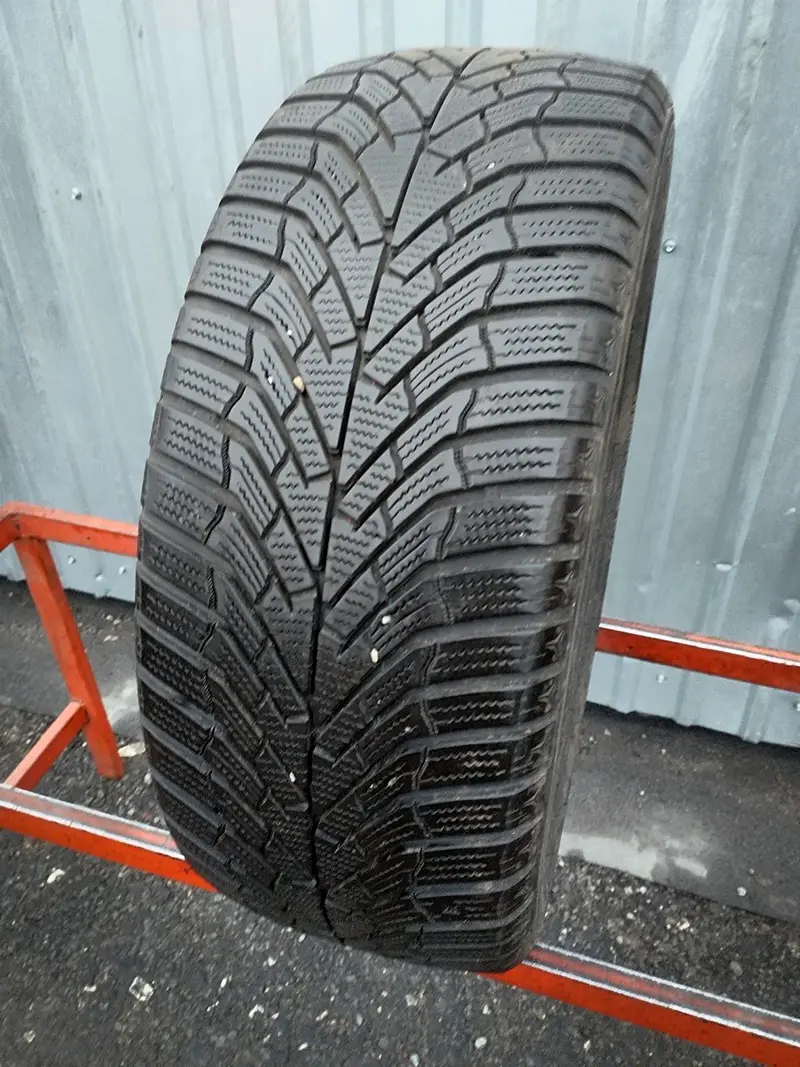 Б/у шина 225/45 R17 Kumho WinterCraft WP52, фото 1