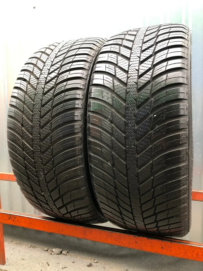 Пара б/у шин 225/45 R17 Nexen nBlue 4 Season WH17