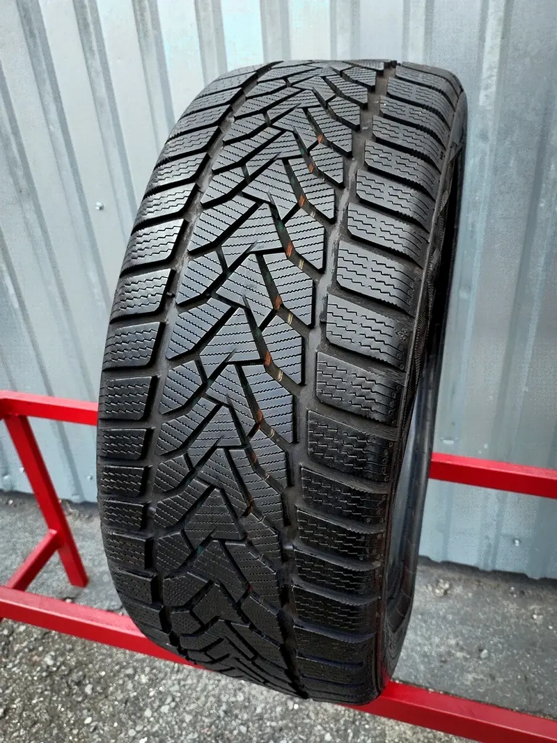 Б/у шина 225/45 R17 Uniroyal WinterExpert