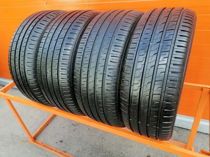 Комплект б/у шин 225/45 R18 Barum Bravuris 3HM