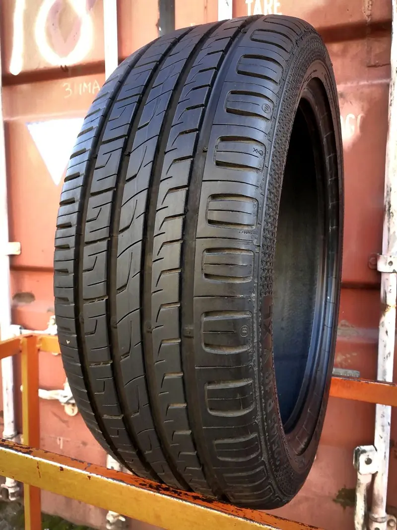 Б/у шина 225/45 R18 Barum Bravuris 3HM