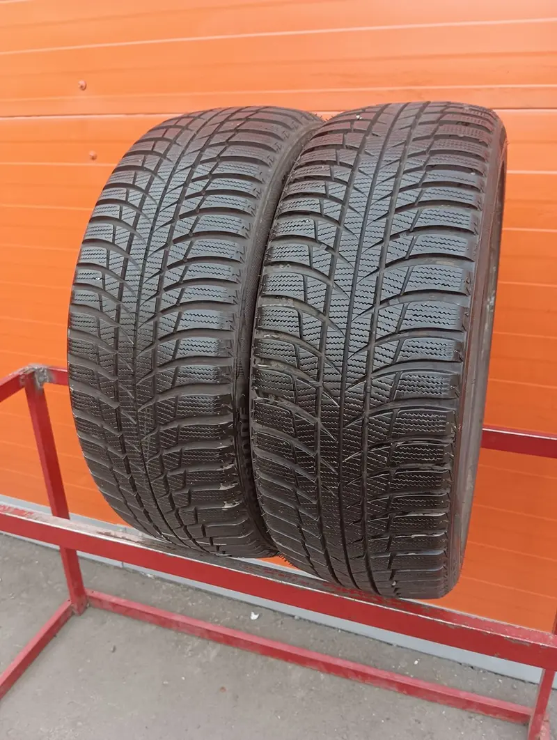 Пара б/у шин 225/45 R18 Bridgestone Blizzak LM-001