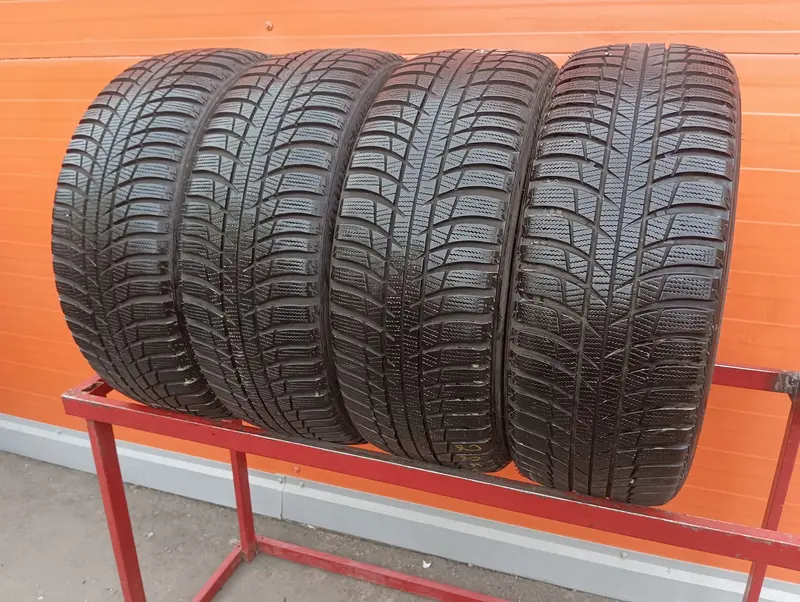 Комплект б/у шин 225/45 R18 Bridgestone Blizzak LM-001