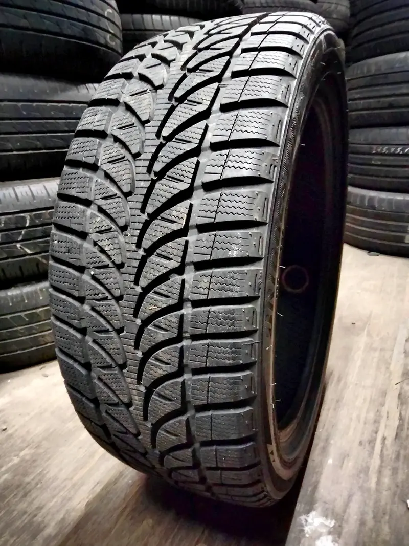Б/у шина 225/45 R18 Bridgestone Blizzak LM32, фото 1