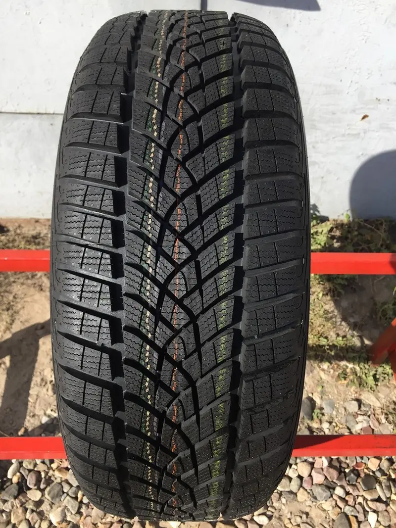 Новая шина 225/45 R18 Goodyear Ultra Grip Perfomance GEN-1