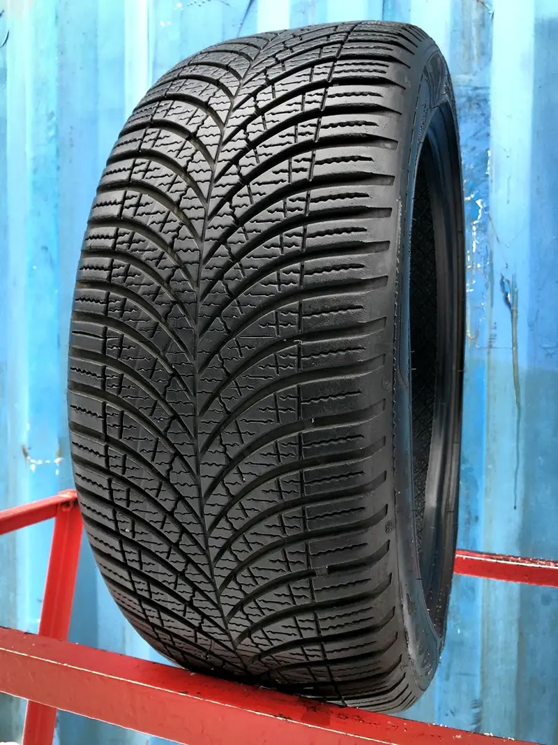 Б/у шина 225/45 R18 Goodyear Vector 4Seasons Gen-3