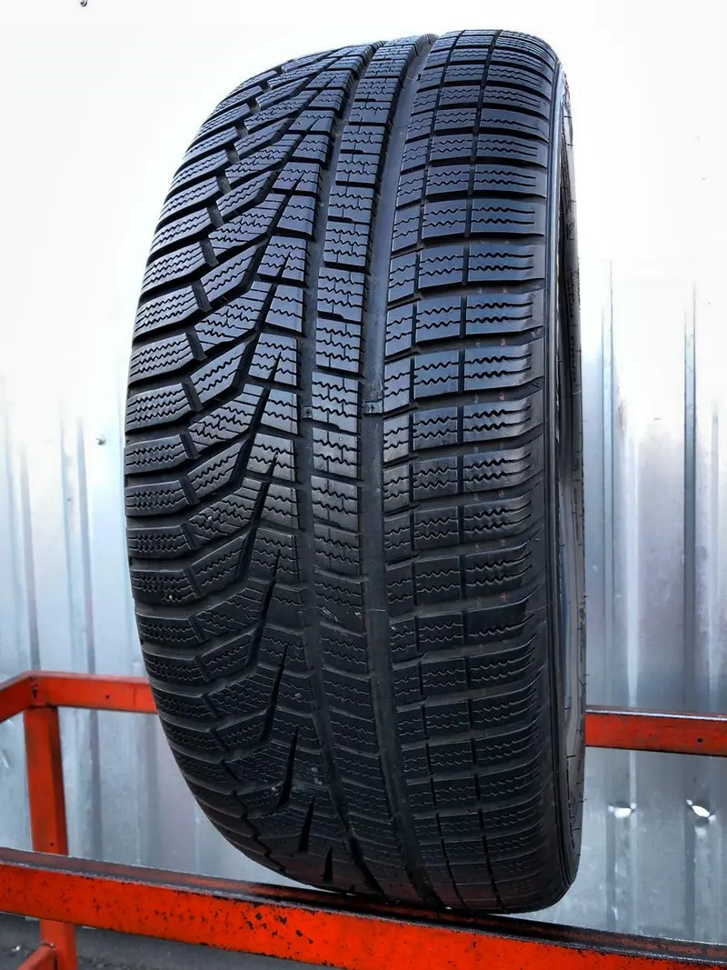 Б/у шина 225/45 R18 Hankook Winter I Cept Evo2 W320