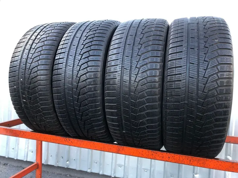 Комплект б/у шин 225/45 R18 Hankook Winter I Cept Evo2 W320