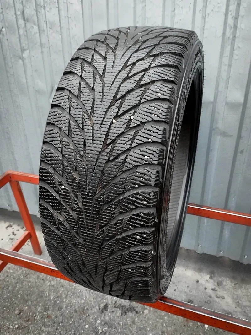 Б/у шина 225/45 R18 Nokian Hakkapeliitta R2