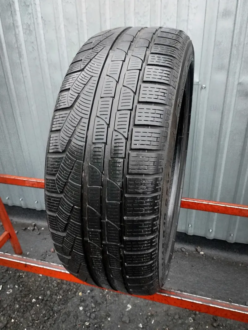 Б/у шина 225/45 R18 Pirelli Winter 240 Sottozero 2 RunFlat
