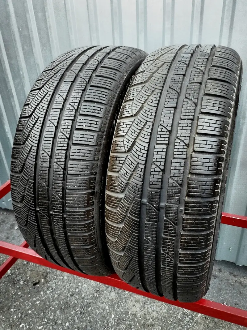 Пара б/у шин 225/45 R18 Pirelli Winter 240 Sottozero 2 RunFlat