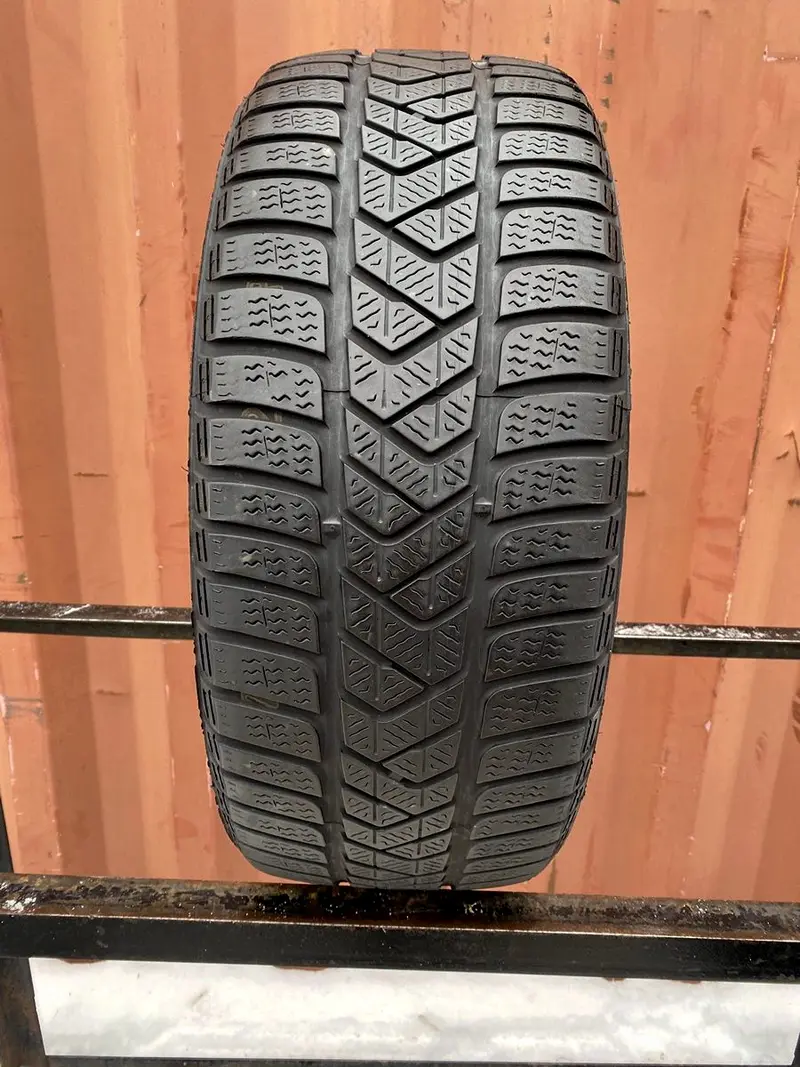 Б/у шина 225/45 R18 Pirelli Winter Sottozero 3