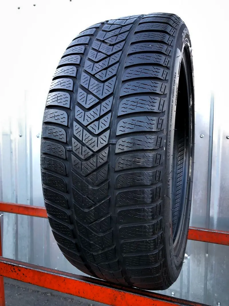 Б/у шина 225/45 R18 Pirelli Winter Sottozero 3