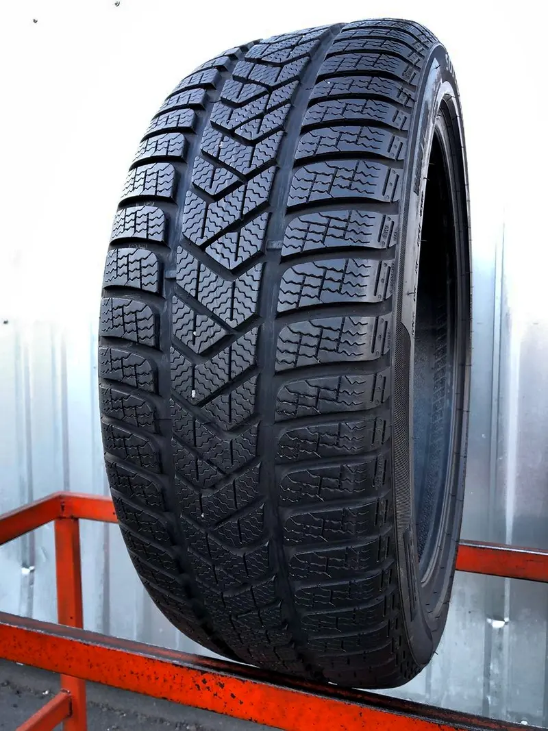 Б/у шина 225/45 R18 Pirelli Winter Sottozero 3