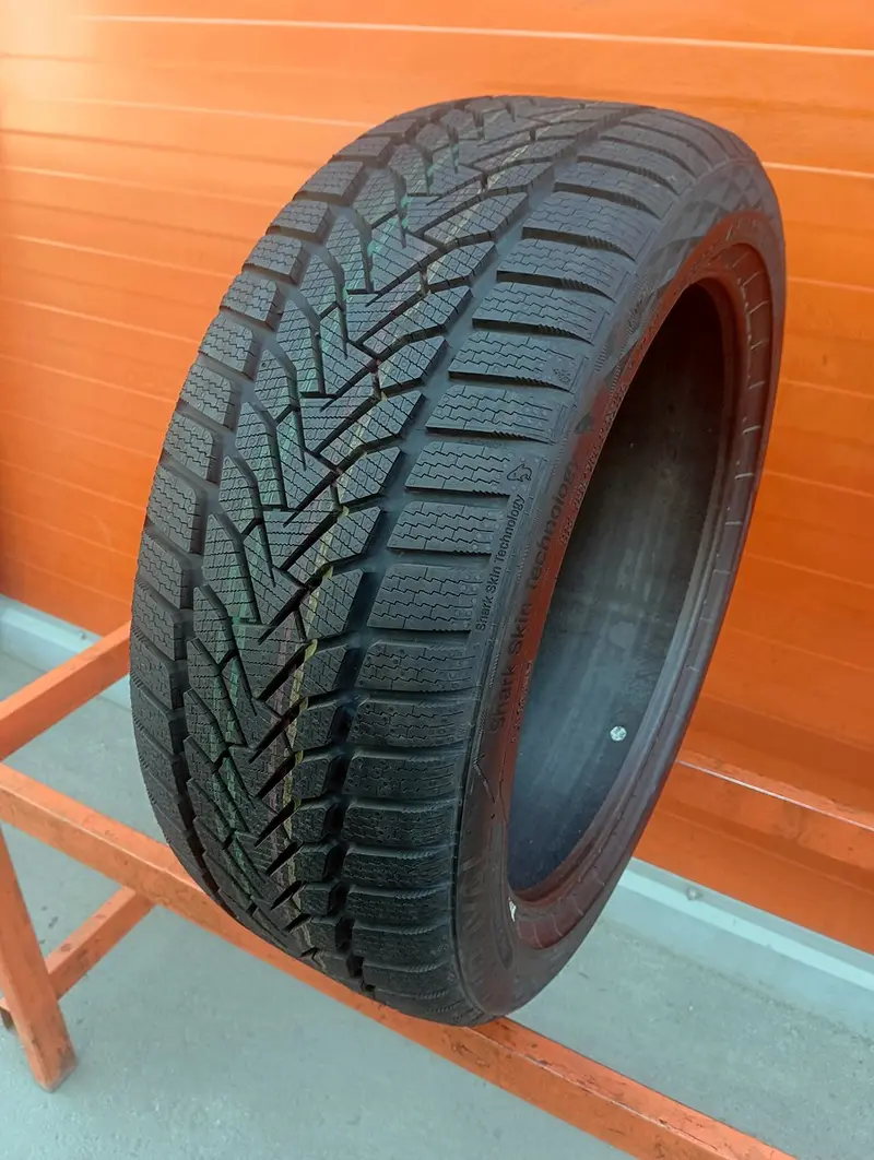 Б/у шина 225/45 R18 Uniroyal WinterExpert