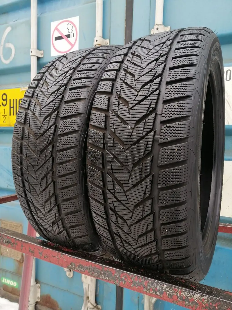 Пара б/у шин 225/45 R18 Vredestein Wintrac Xtreme S