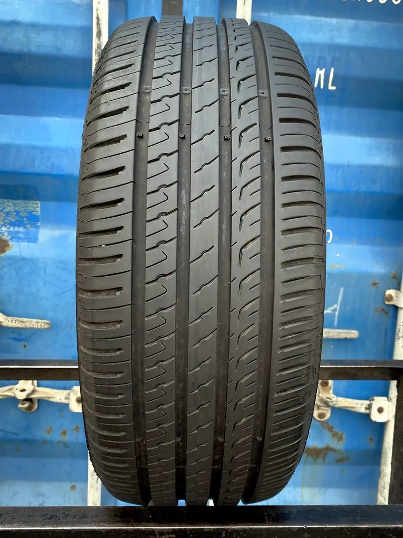 Б/у шина 225/45 R19 Barum Bravuris 5HM, фото 1