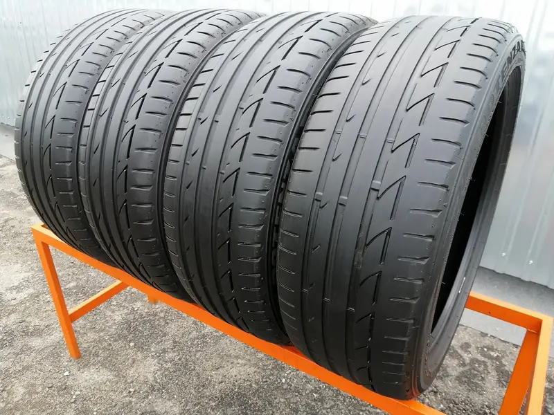 Комплект б/у шин 225/45 R19 Bridgestone Potenza S001 RFT