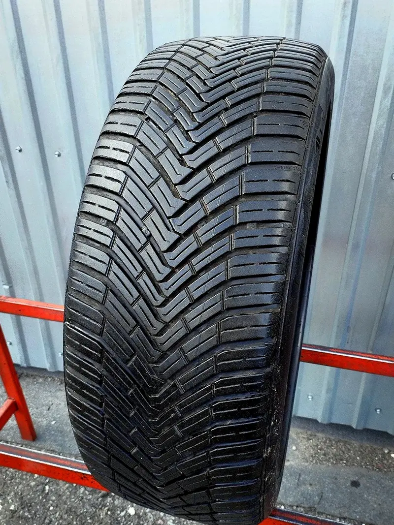 Б/у шина 225/45 R19 Continental AllSeasonContact, фото 1