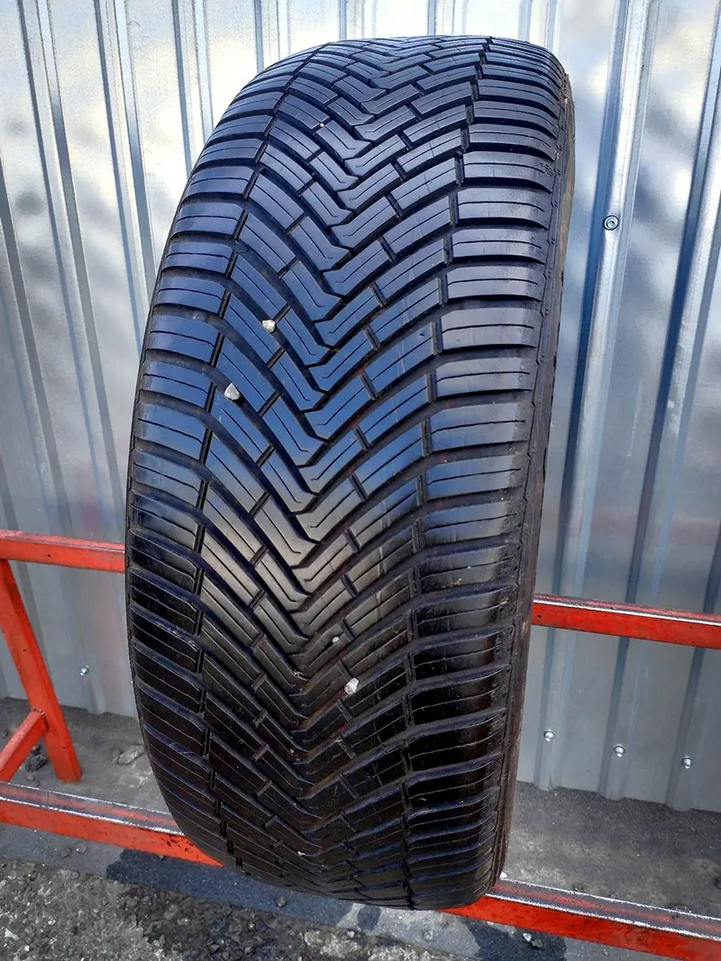 Б/у шина 225/45 R19 Continental AllSeasonContact