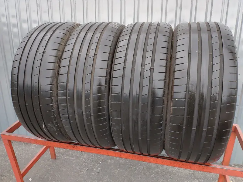 Комплект б/у шин 225/45 R19 Dunlop SP Sport Maxx RT 2 Run Flat