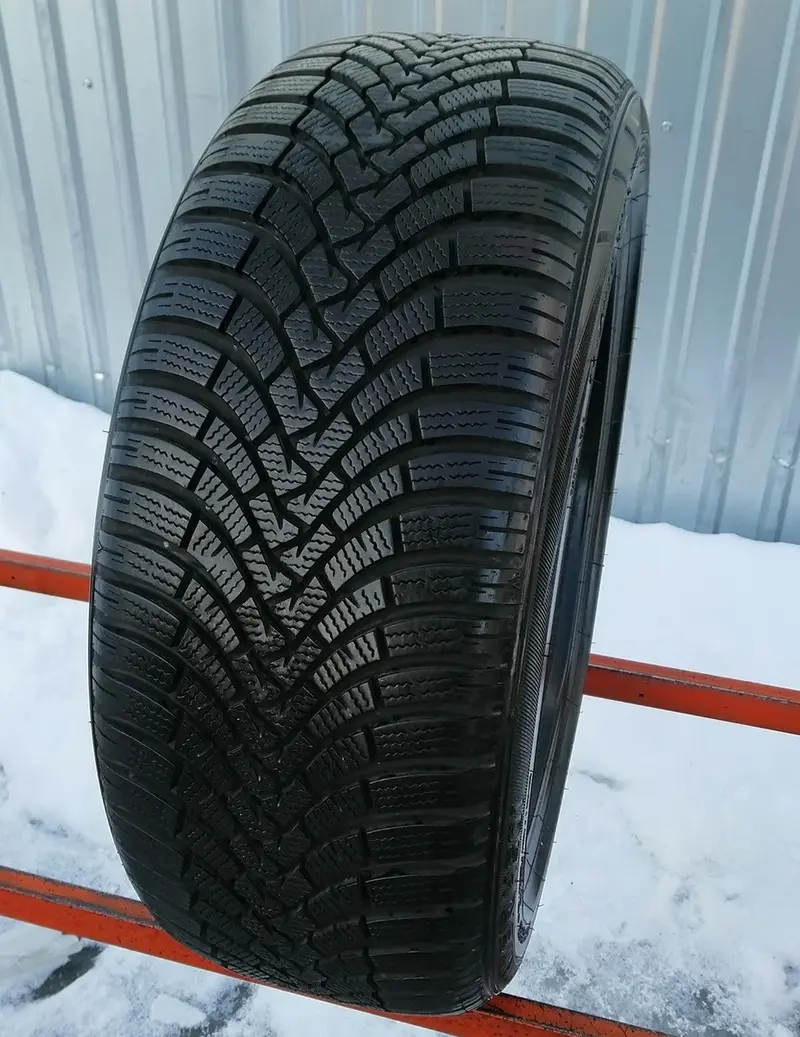 Б/у шина 225/45 R19 Falken Eurowinter HS01