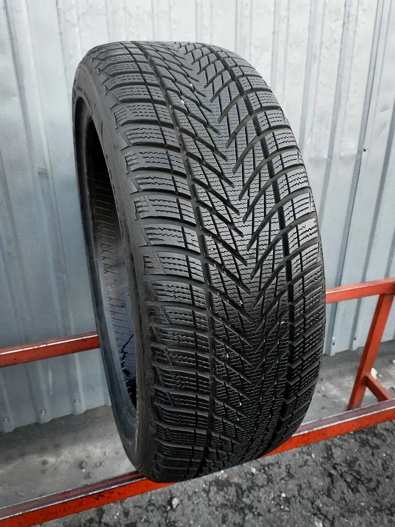 Б/у шина 225/45 R19 Goodyear Ultragrip Performance 3