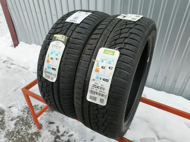 Пара новых шин 225/45 R19 Nokian WR A4, фото 1
