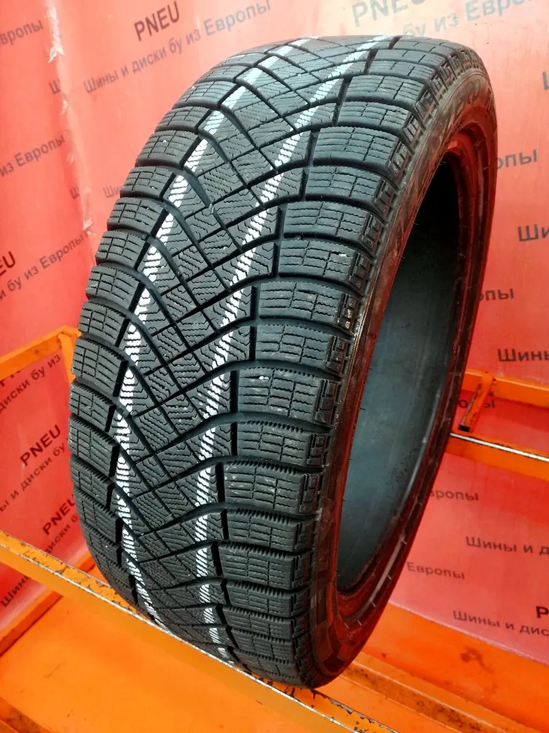 Б/у шина 225/45 R19 Pirelli Ice Zero FR