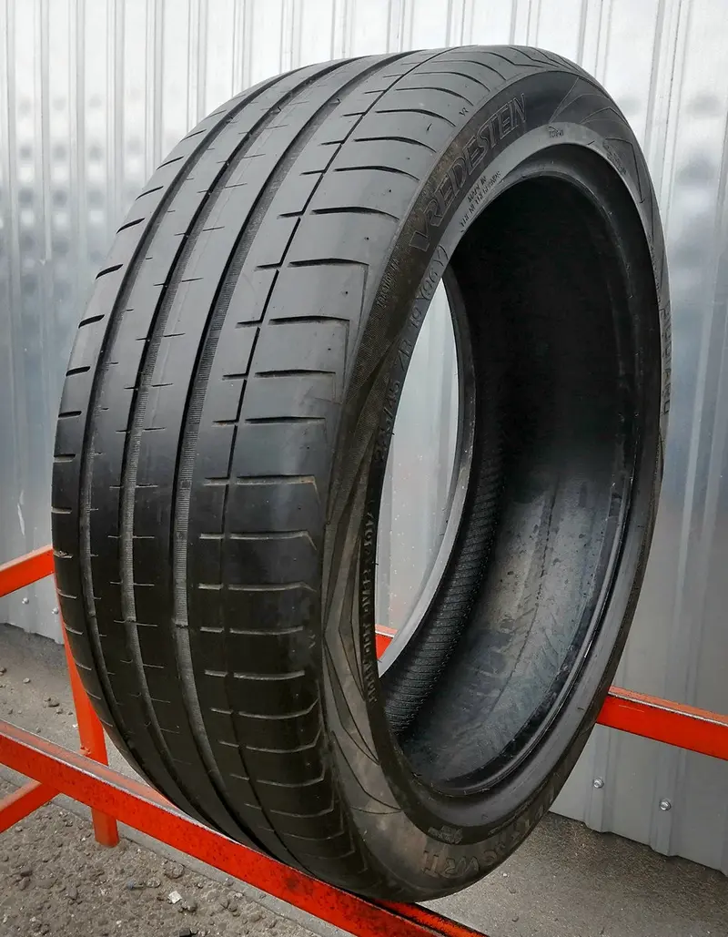 Б/у шина 225/45 R19 Vredestein Ultrac Vorti