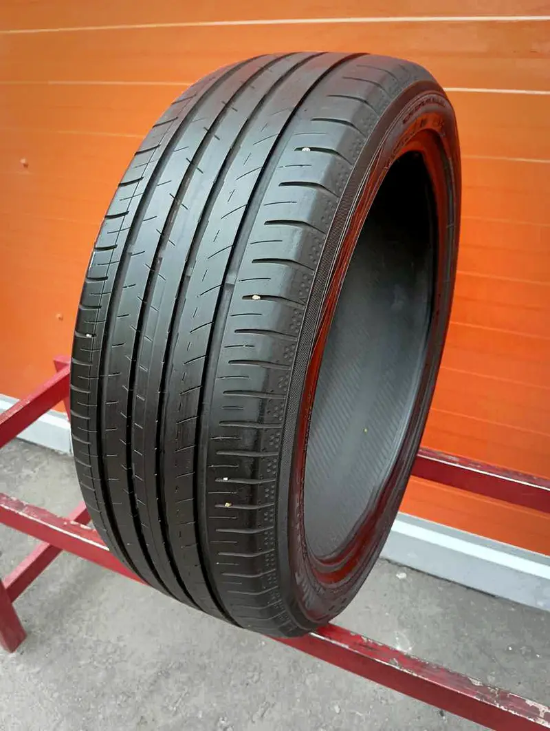 Б/у шина 225/45 R19 Yokohama BluEarth-GT AE-52