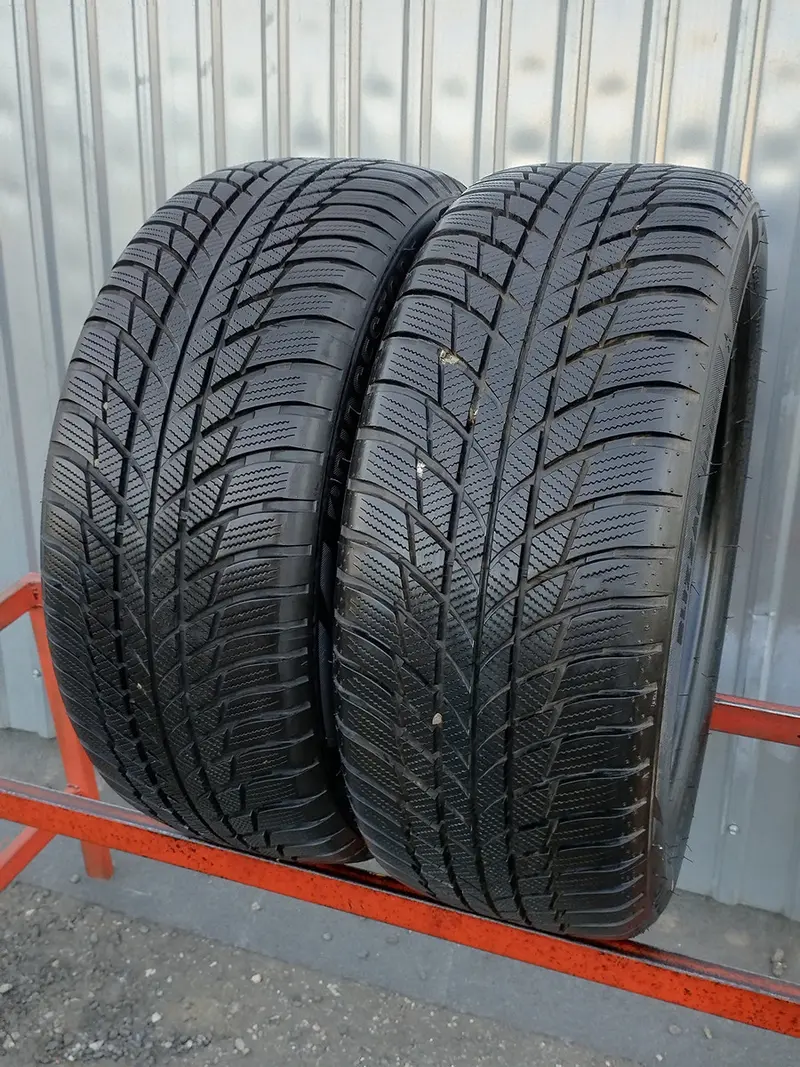 Пара б/у шин 225/50 R17 Bridgestone Blizzak LM-001