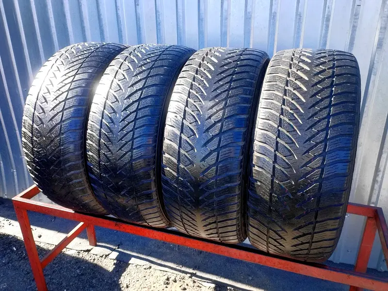 Комплект б/у шин 225/50 R17 Goodyear Eagle Ultra Grip GW-3 RunFlat