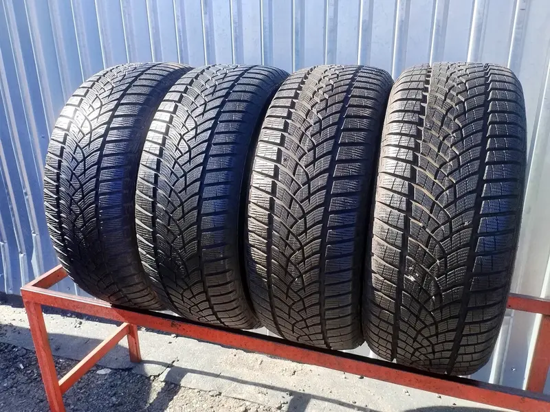 Комплект б/у шин 225/50 R17 Goodyear Ultra Grip Perfomance GEN-1