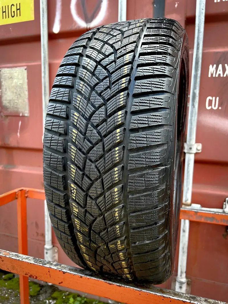 Б/у шина 225/50 R17 Goodyear Ultra Grip Performance +