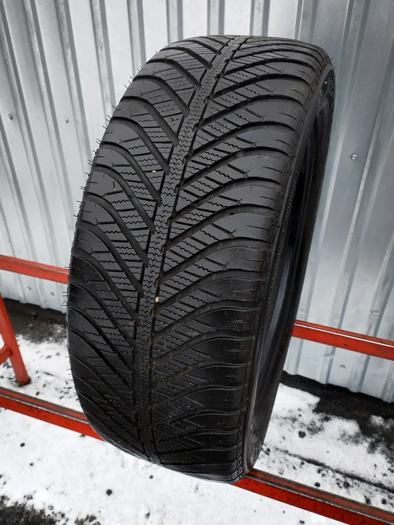 Б/у шина 225/50 R17 Goodyear Vector 4Seasons, фото 1