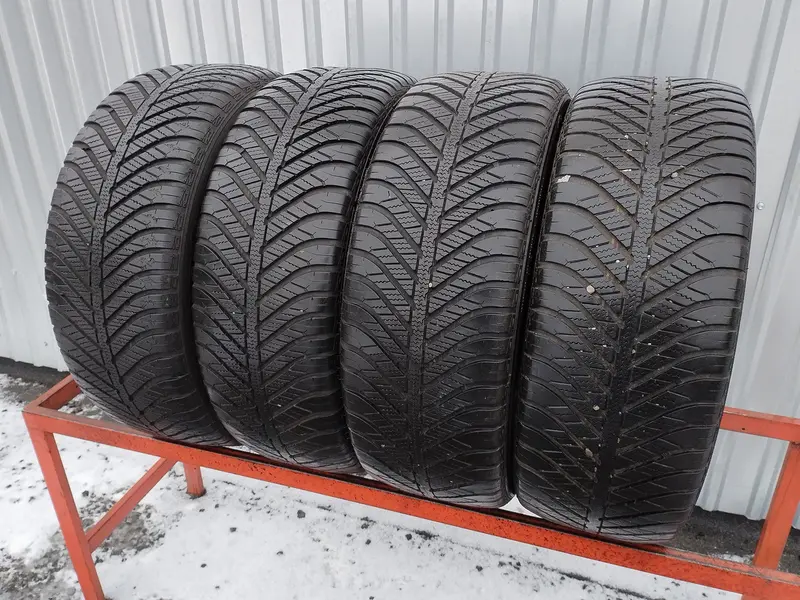 Комплект б/у шин 225/50 R17 Goodyear Vector 4Seasons, фото 1