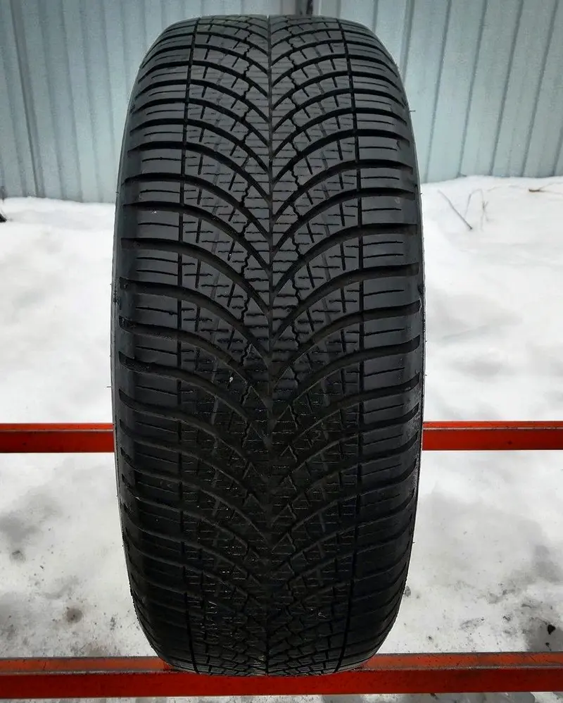 Б/у шина 225/50 R17 Goodyear Vector 4Seasons Gen-3